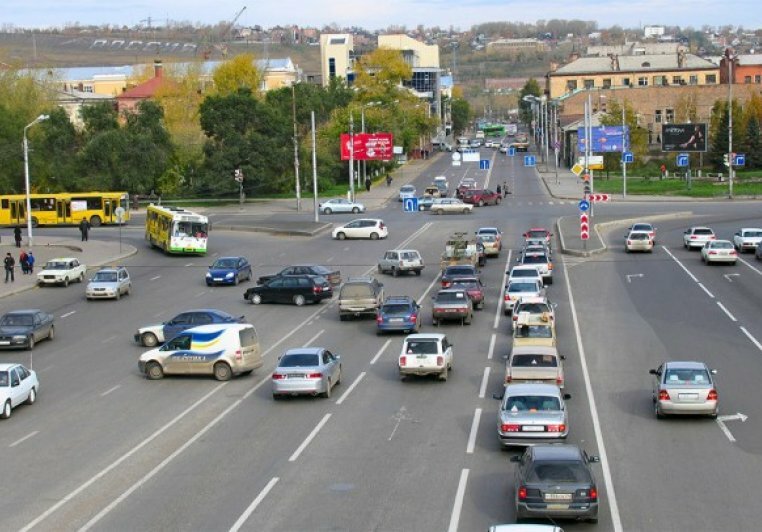 Поврежденный светофор в Красноярске стал причиной двух ДТП