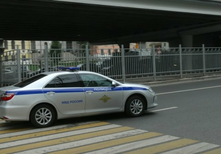 Вчера вечером в Москве правительственный Mercedes S-Klasse сбил инспектора ГИБДД