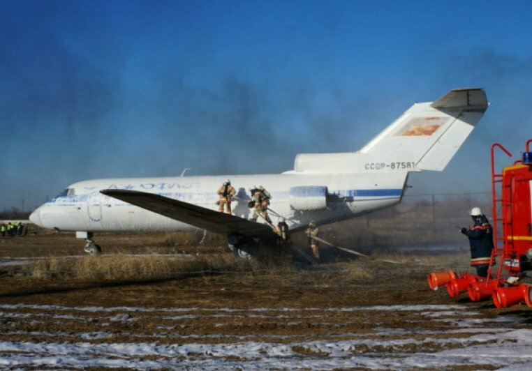 В Волгограде загорелся самолет